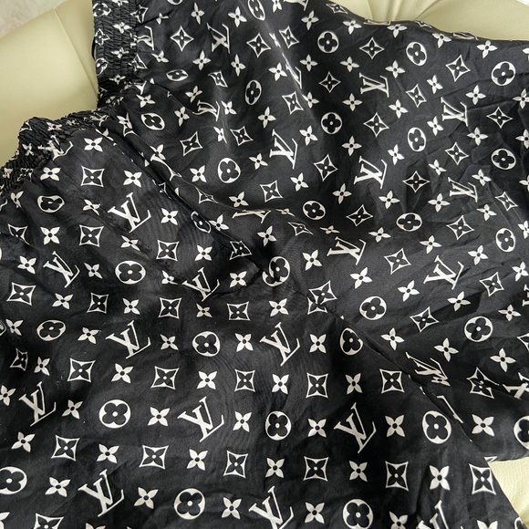 Womens Louis Vuitton Shorts - Picture 2 of 4